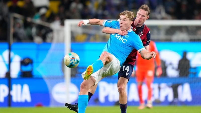 圣诞温馨时刻：德里克·罗斯家庭合影曝光（德里克·罗斯一家圣诞合影温情亮相）